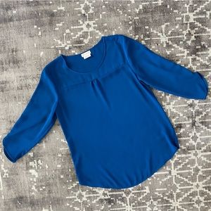 EUC Van Heusen Womens XS 3/4 length sleeve polyester shirt LIKE NEW